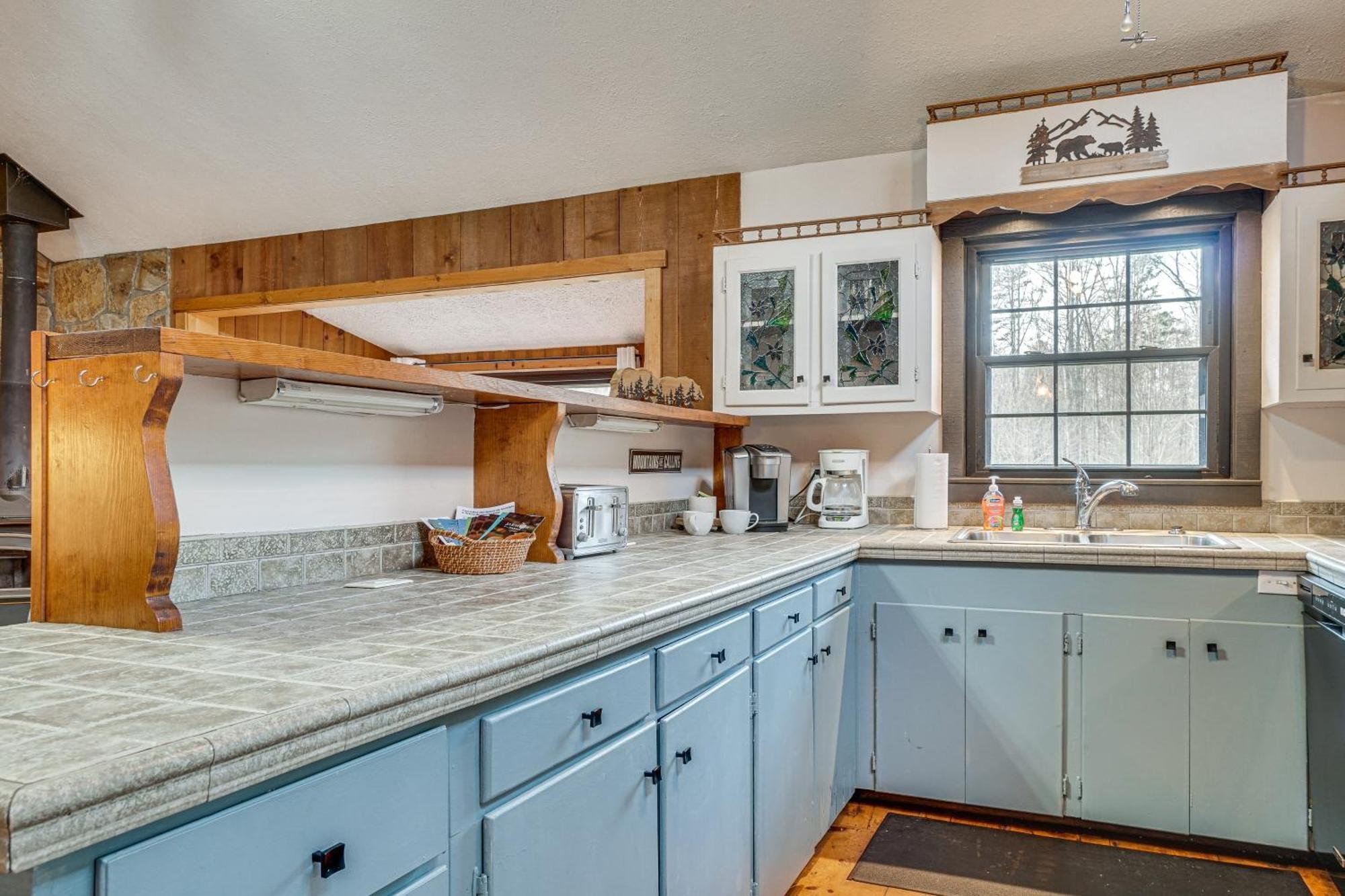 Charming Cabin With Fire Pit And Decks About 7 Mi To Helen Sautee Nacoochee Exterior foto