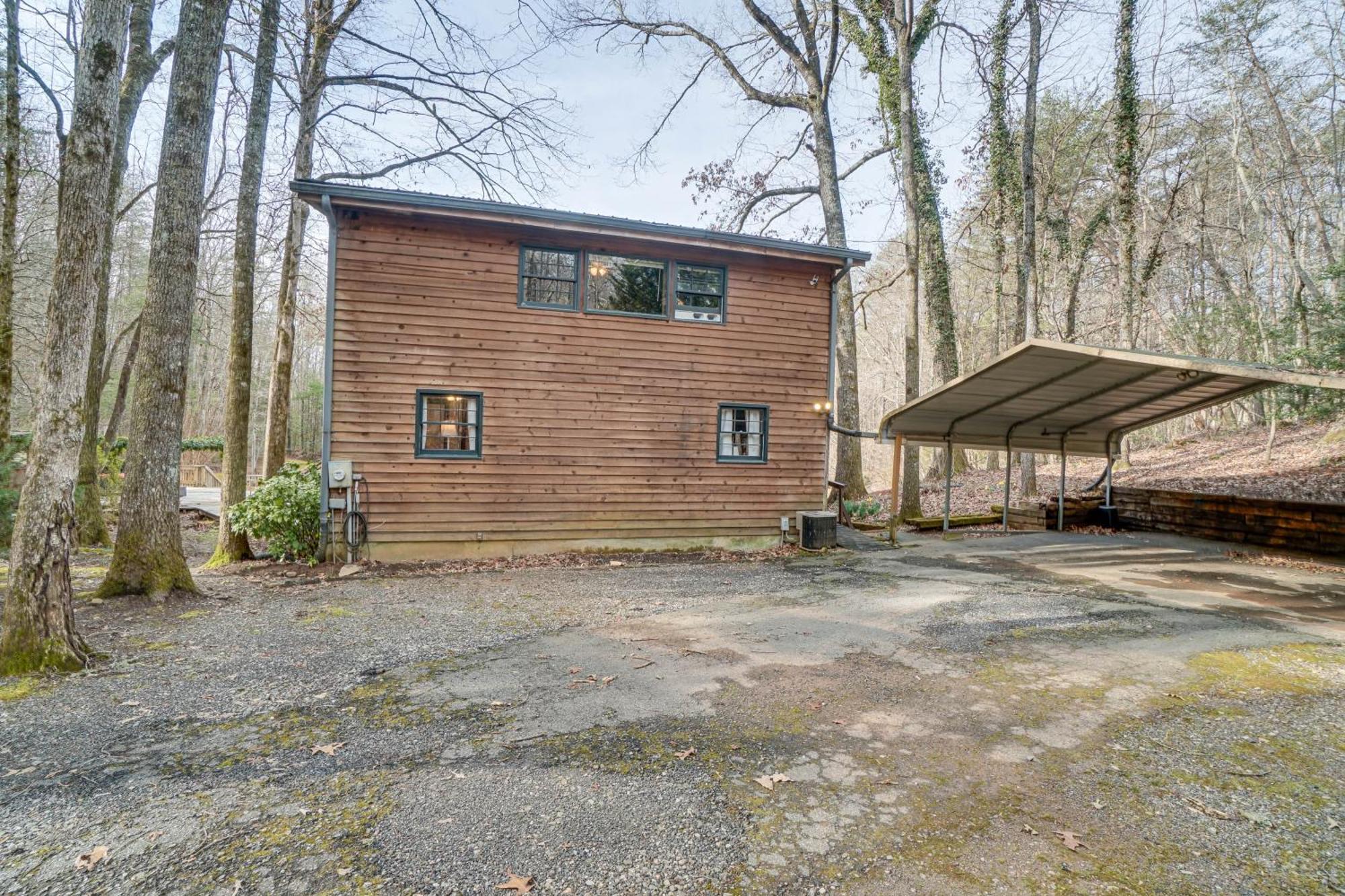 Charming Cabin With Fire Pit And Decks About 7 Mi To Helen Sautee Nacoochee Exterior foto